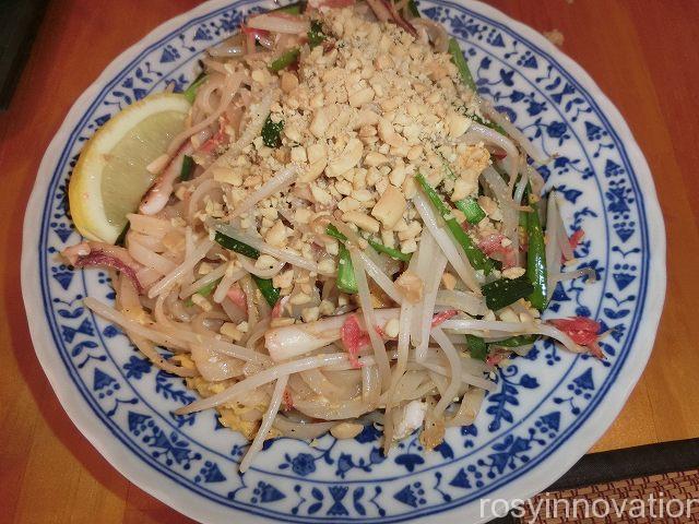 ユワデーのタイ料理　タイ風焼きそば